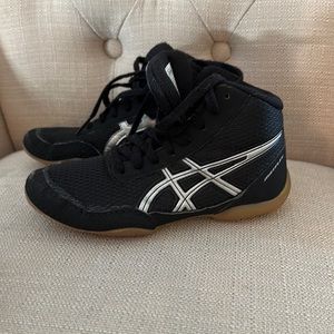 Kid’s wrestling shoes